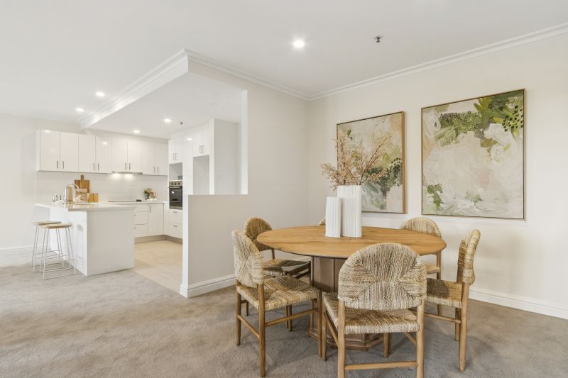 Stunning 2-bedroom apartment with balcony views