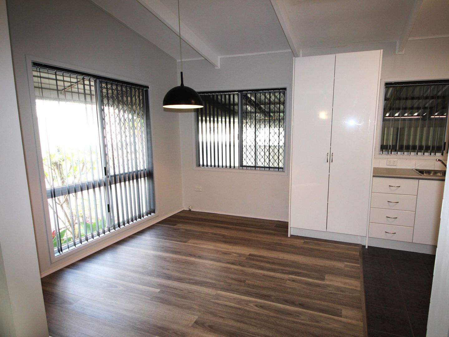 Large 2 Bedroom & 2 car space (small cars only)