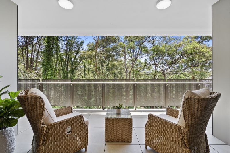 East-facing, two-bedroom apartment with a peaceful nature reserve outlook