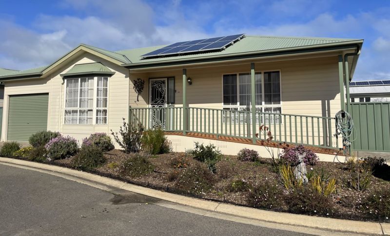 Great Location in lovely Community