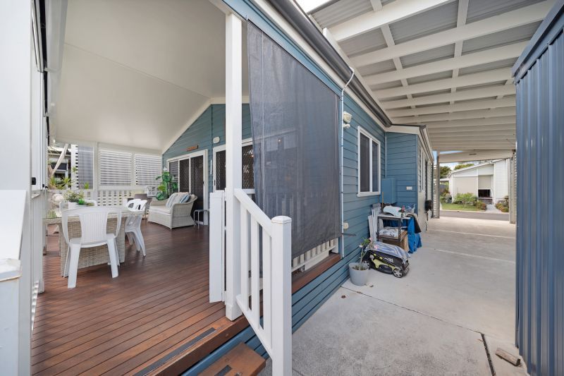 Quiet Modern Living  - Spacious Outdoor Entertaining