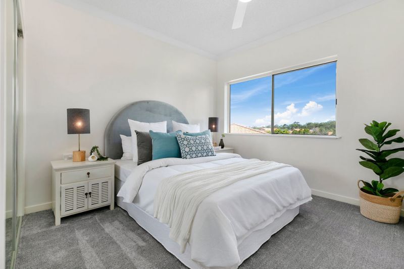 Sunny 1-bedroom apartment with beautiful community views