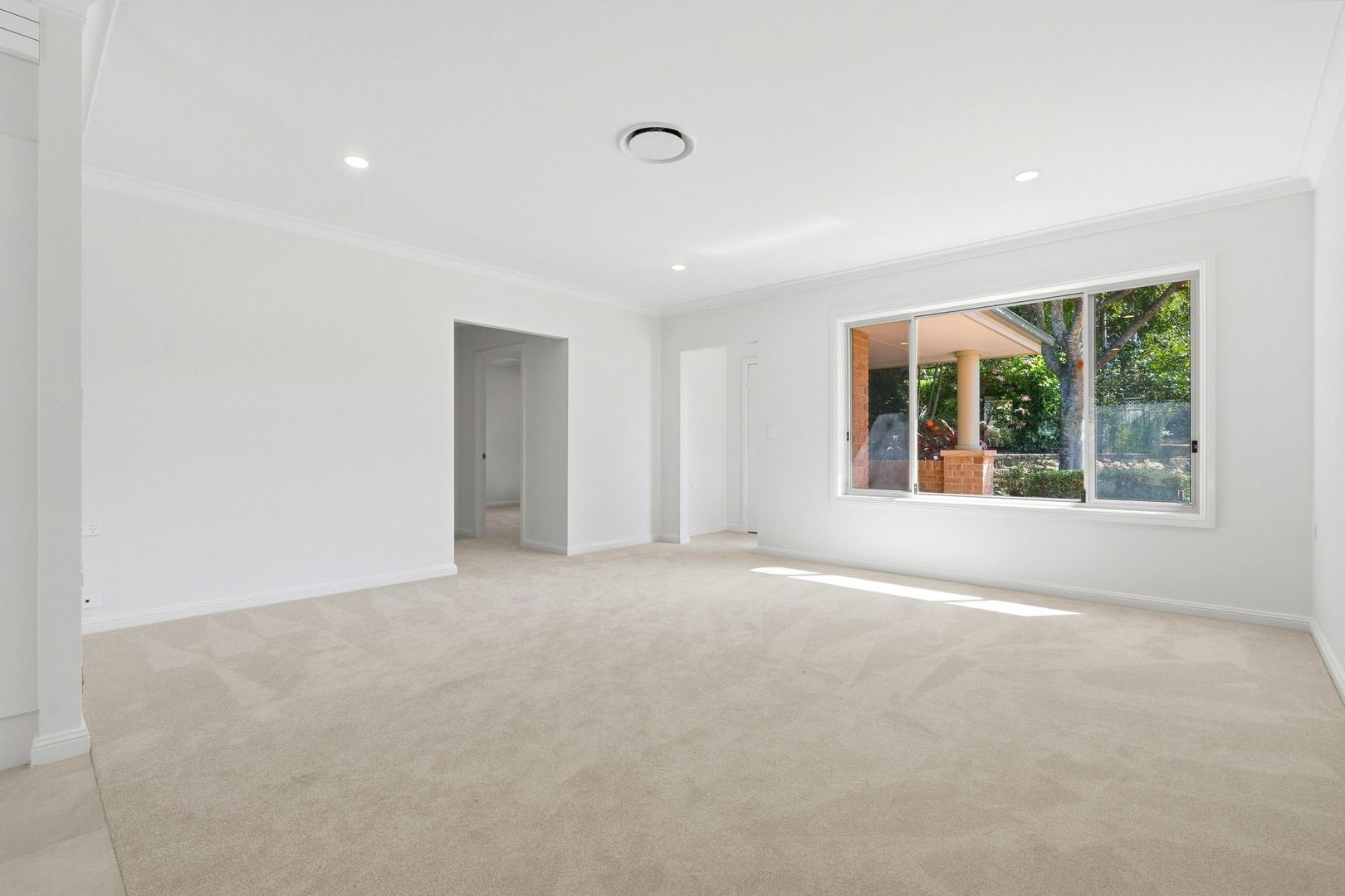 Private cul-de sac living
