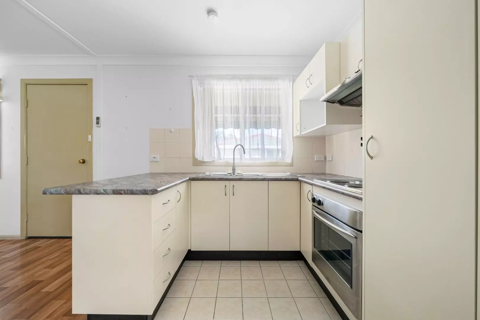 Charming 1-Bedroom Unit