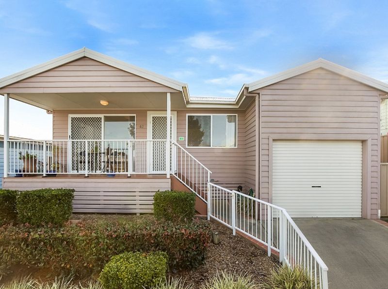 Ready to move in lakeside living