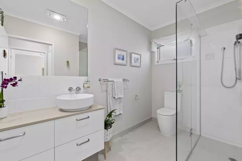 Light-Filled Design Meets Effortless Style