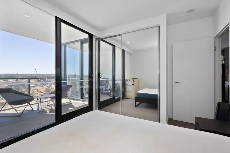 Great Location, Modern & Professional Lifestyle!