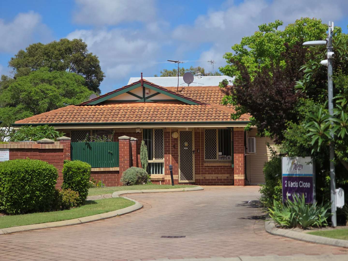 Welcoming two bedroom Vila - Perfect location in Bentley (refurbished before settlement)