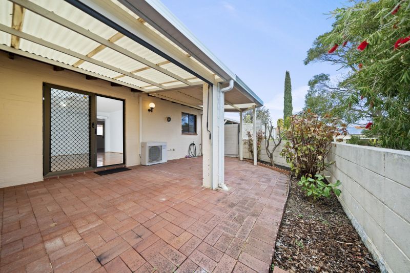 UNDER OFFER Relaxed Outdoor Living Space