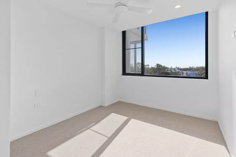 South-facing apartment with stunning Burleigh Golf Course vistas