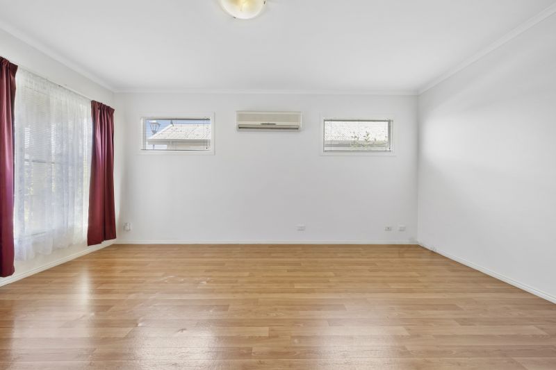 Newly Renovated- Cosy 2 Bedroom Home