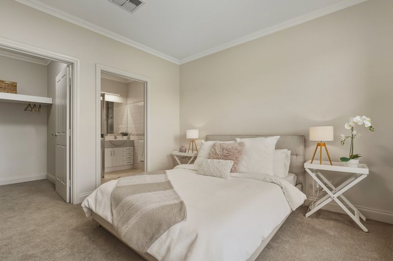 Sunlit Villa with Lush Gardens and Entertainer’s Delight