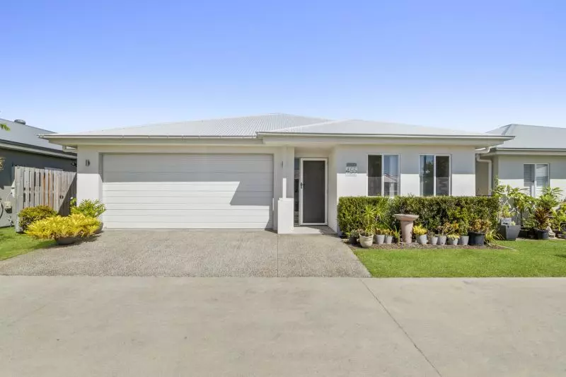 Tranquil Living, Spacious Backyard