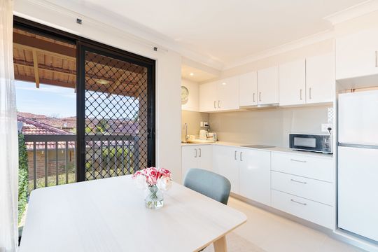 Light and bright double aspect apartment
