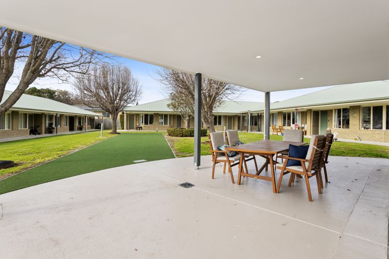 One-bedroom with private courtyard + bushland outlook