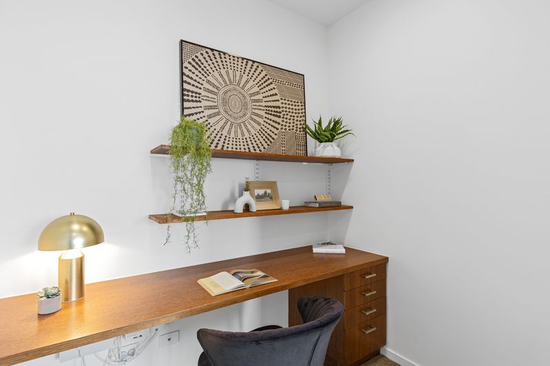 Retire in a beautiful cosmopolitan area with this 3 bed apartment!