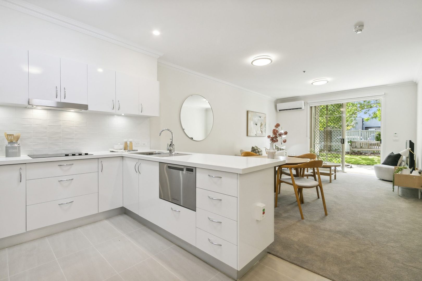 Spacious ground-floor apartment opening onto beautiful garden setting