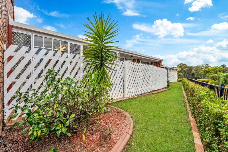 Beautiful two bedroom, two bathroom villa with sun/craft room.