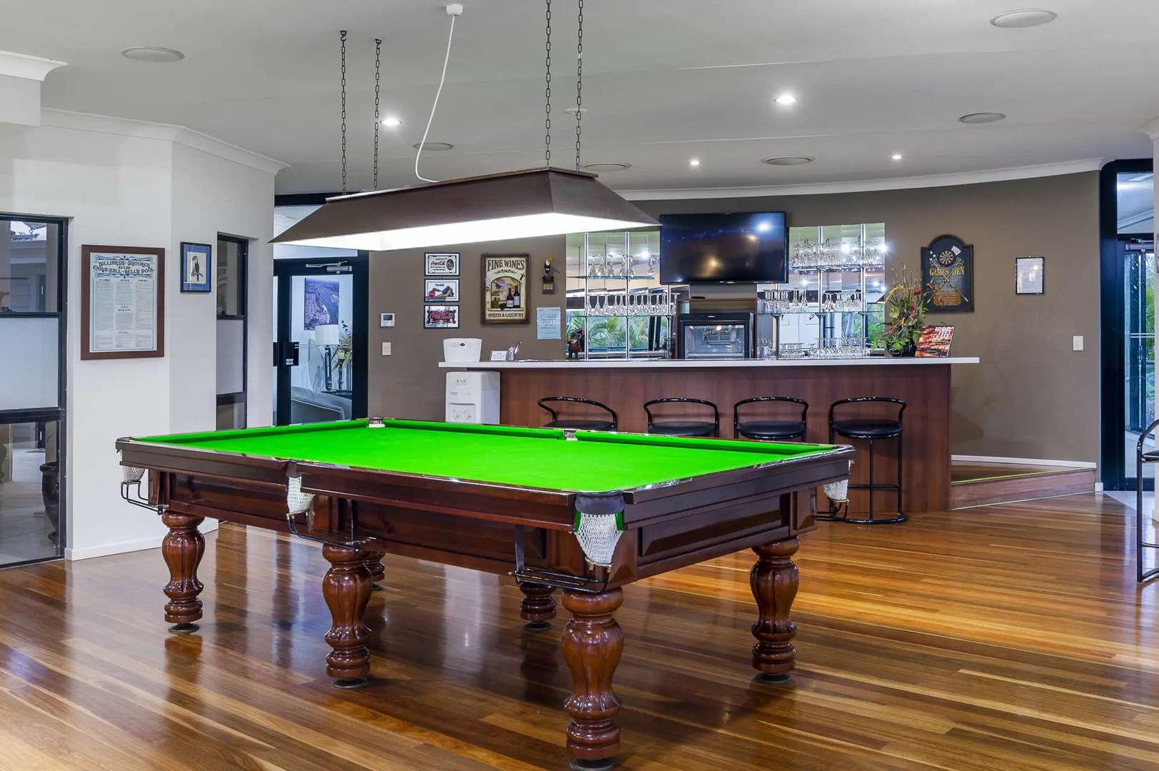 Sophisticated Lakefront Luxury