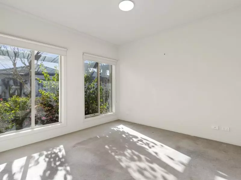 Stylish Home with Private Garden near Clubhouse