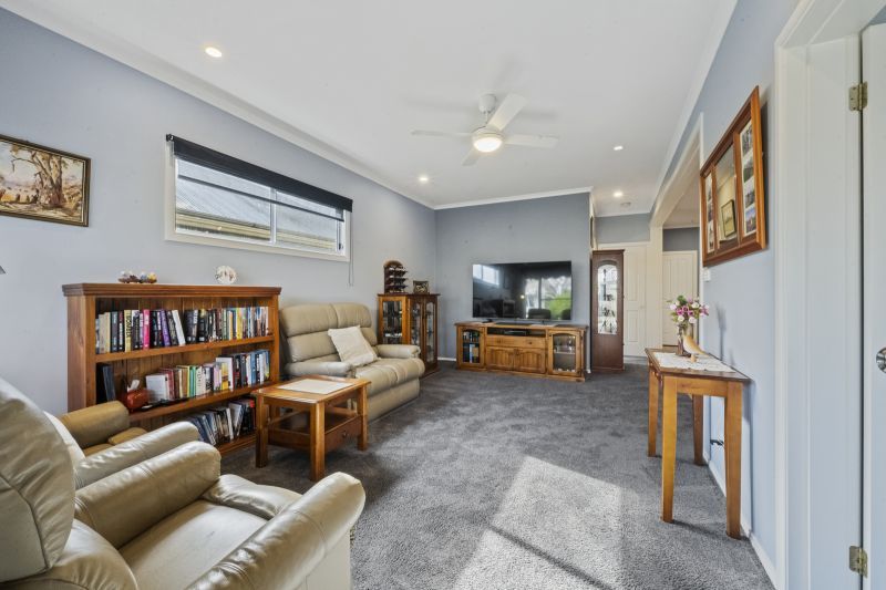 Stylish Home Near Amenities