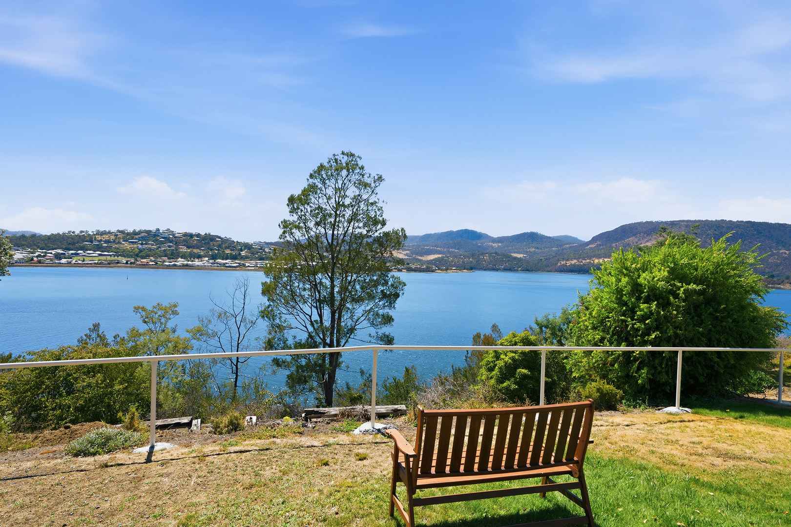 Magnificent views of Derwent River