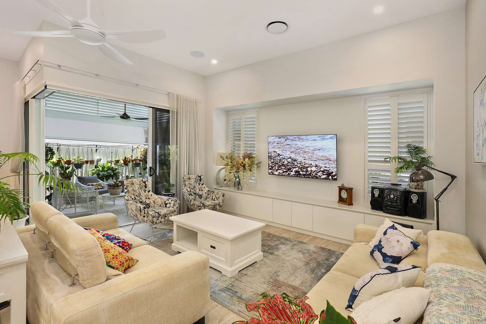 The Good Life is Waiting for YOU! - V90 GemLife 