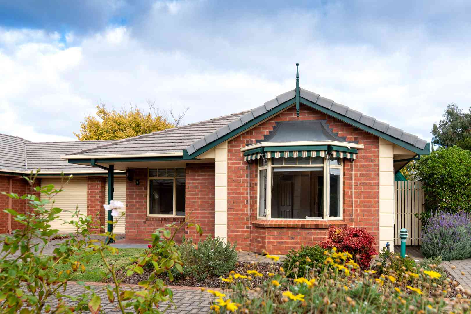 Eldercare Old Oxford Court: spacious two-bedroom villa near the beach