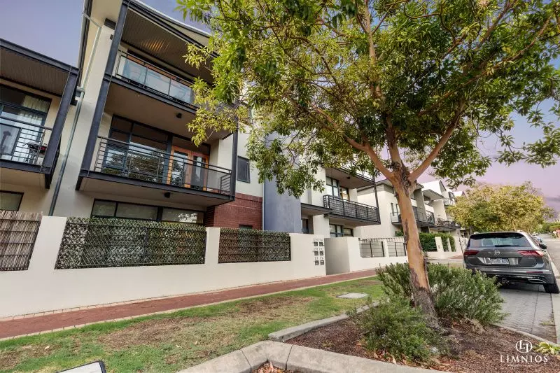 Top Floor with City Vistas!