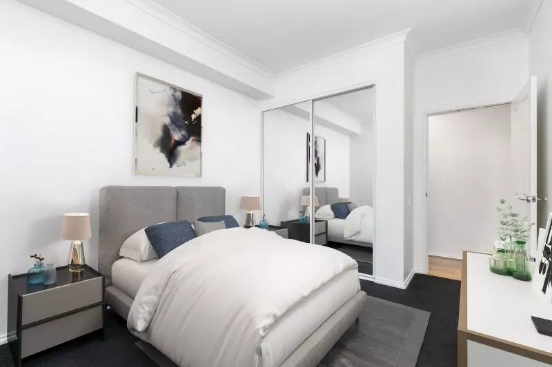 Stunning Views, Central Living!