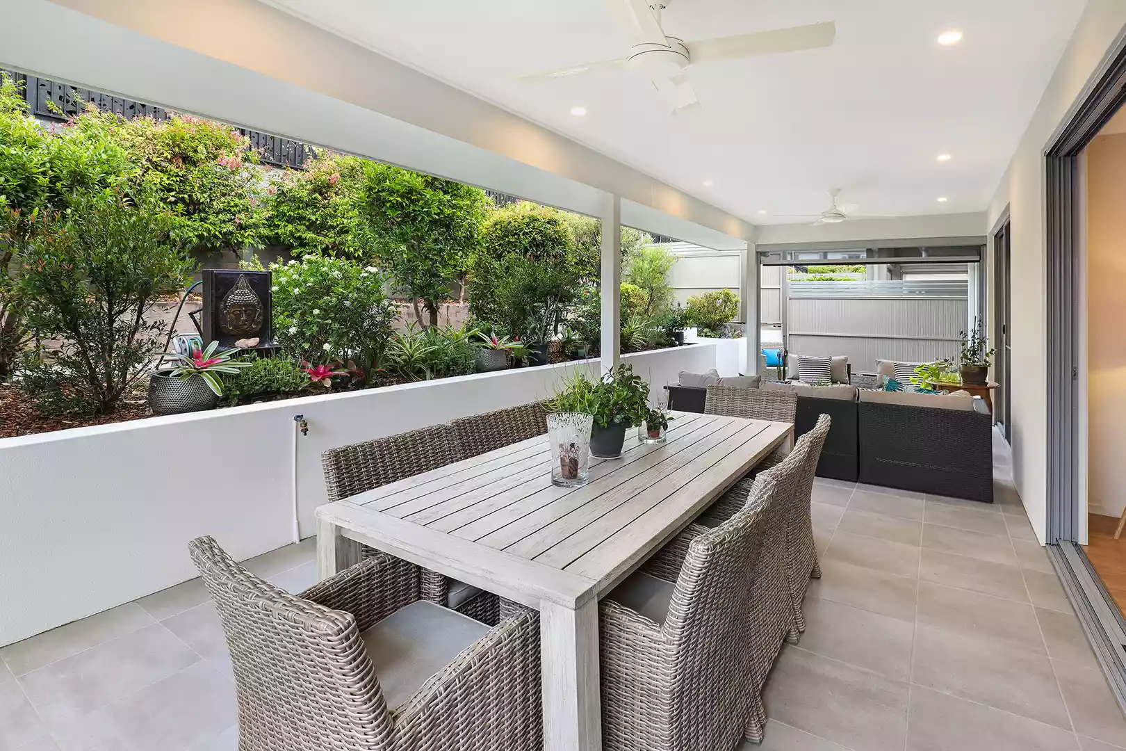 V118 Halcyon Lakeside