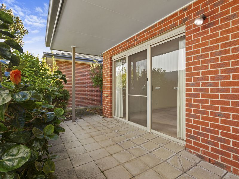 Stylish Home with Private Garden near Clubhouse