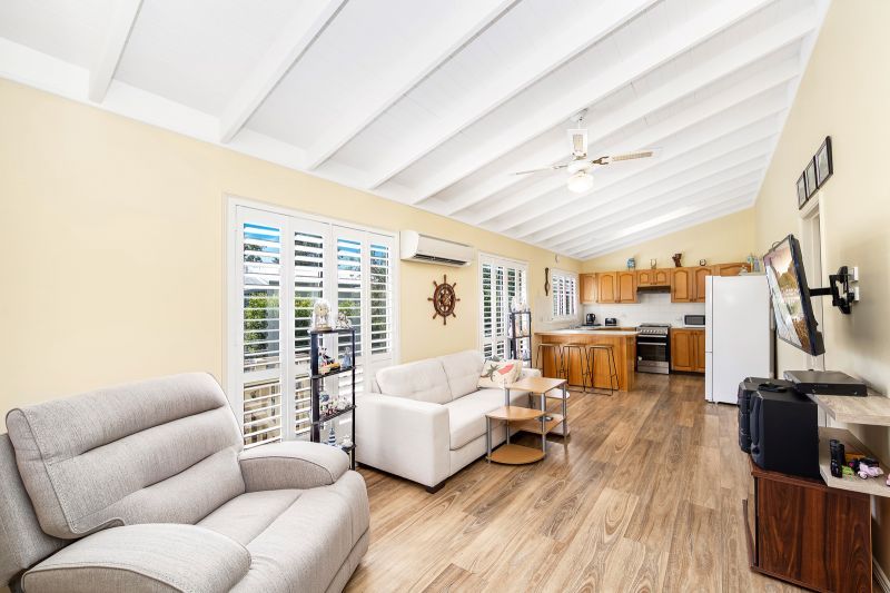 Vibrant Home with Alfresco Views!