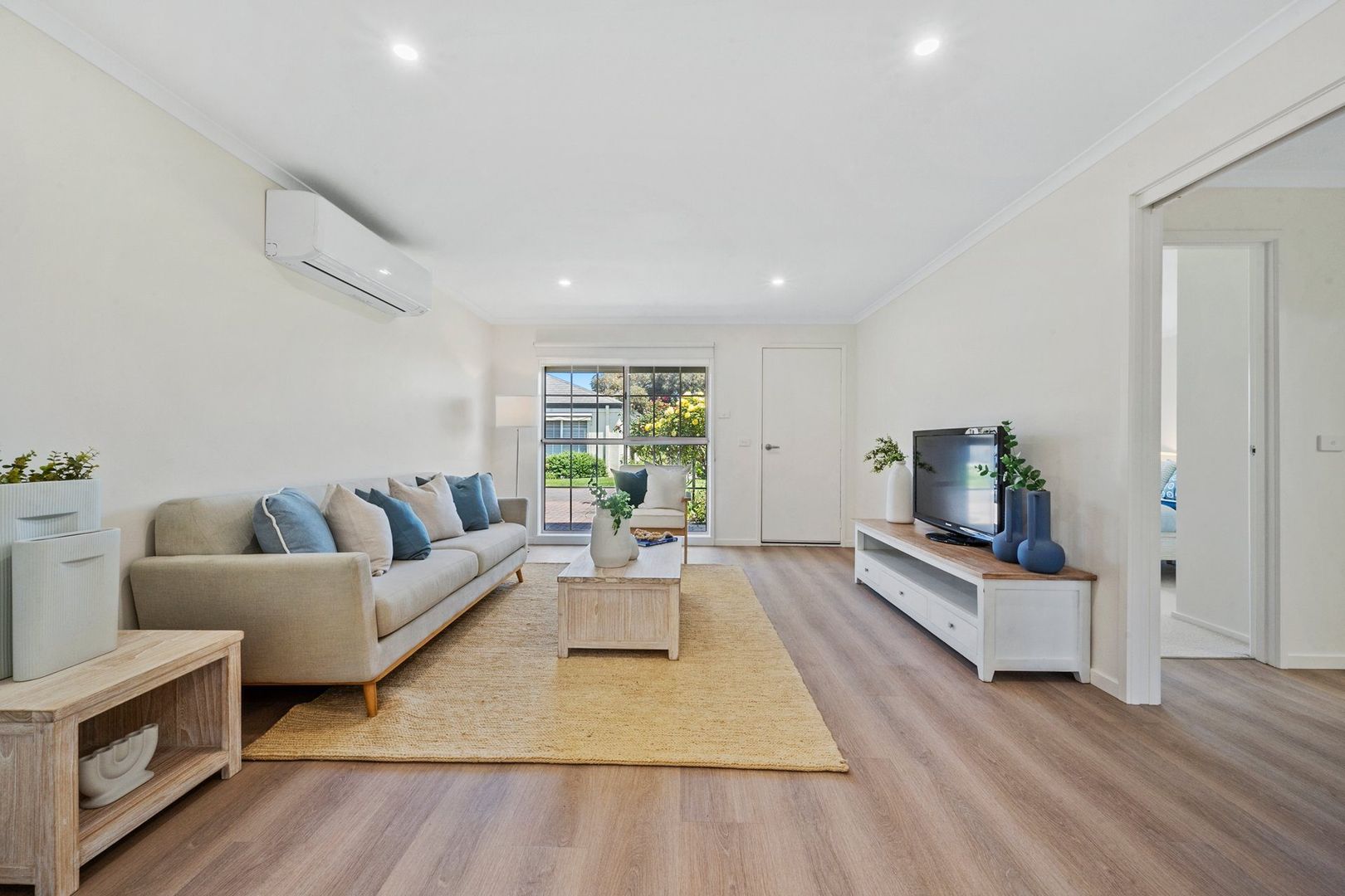 Peaceful Court, Premium Outlook