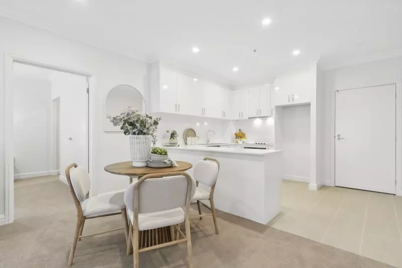 Large 2-bedroom, 2-bathroom ground-floor apartment