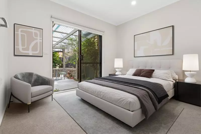 Charming 2-bedroom villa with a private backyard & an outdoor pergola