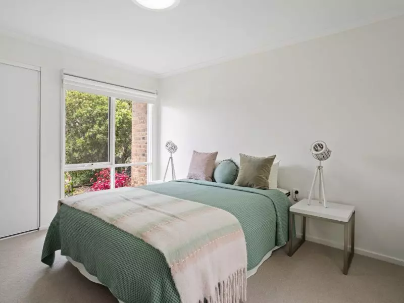 Lovely Villa with Courtyard and Sunroom