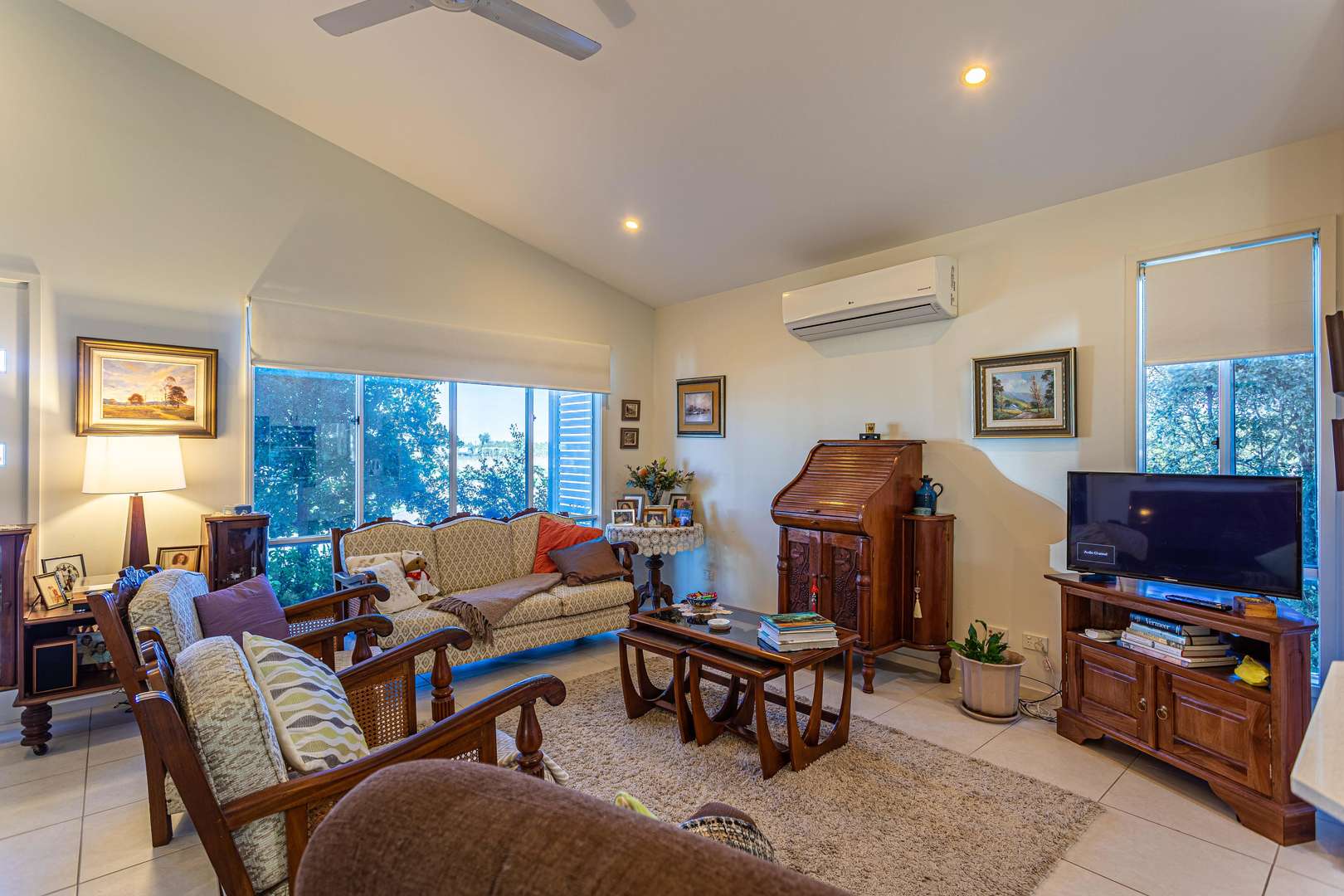 Palm Lake Resort Fern Bay - Close to all amenities