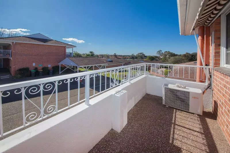 This generously proportioned floorplan offers worry-free, secure retirement living