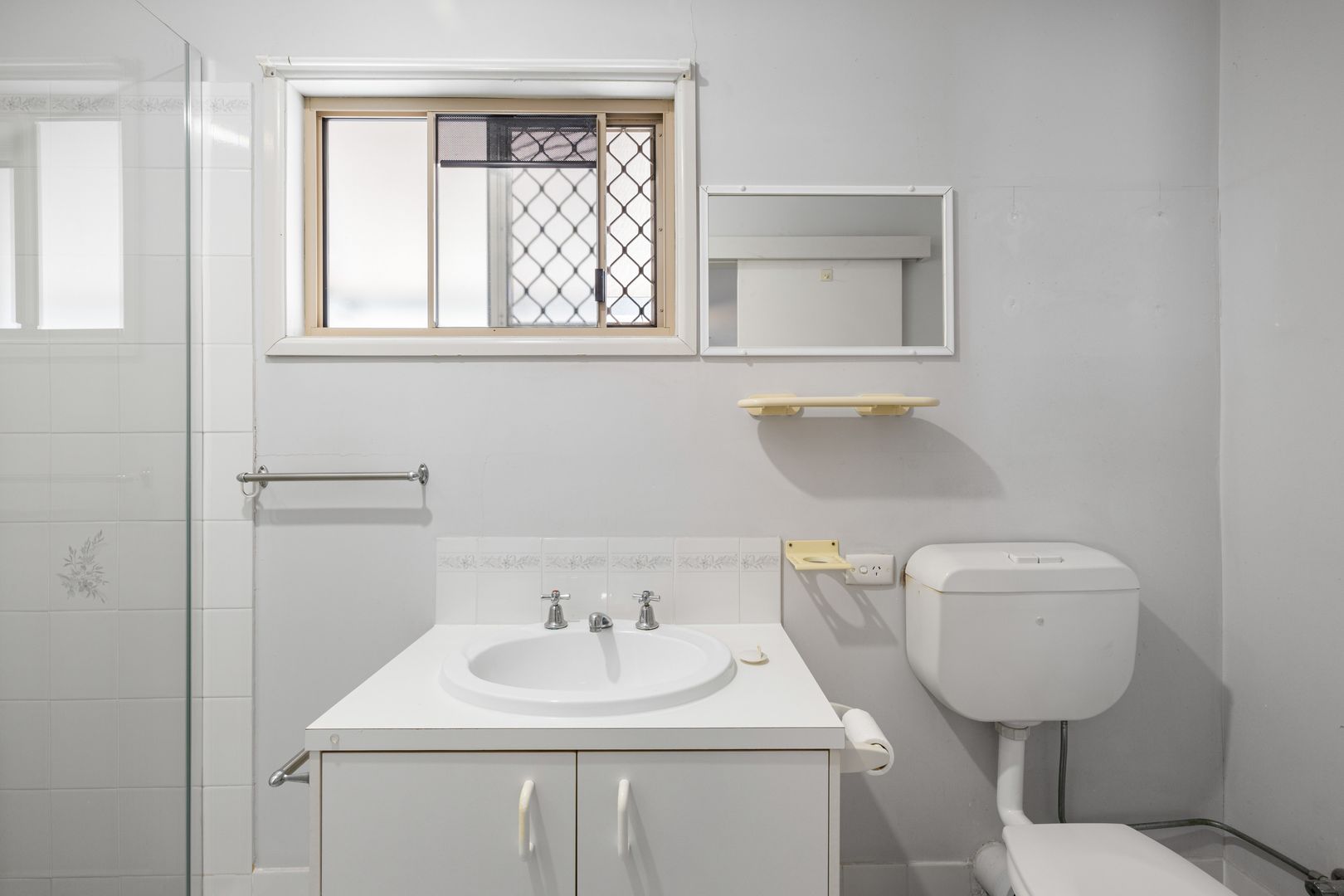 Easy walk to the clubhouse and on the sunny side of Palm Court.