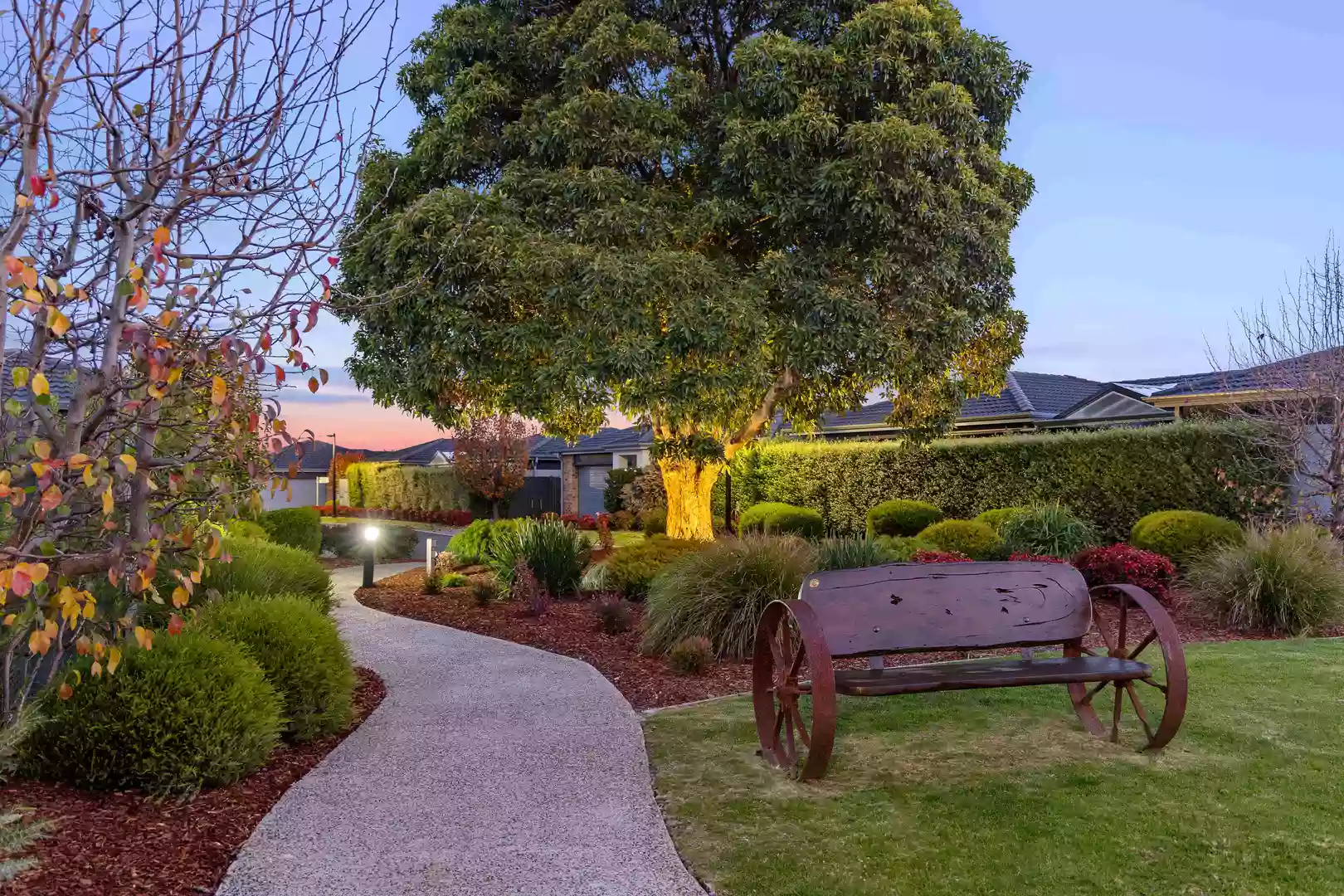 Amazing Village Apartments, in the Heart of the Shopping Hub 