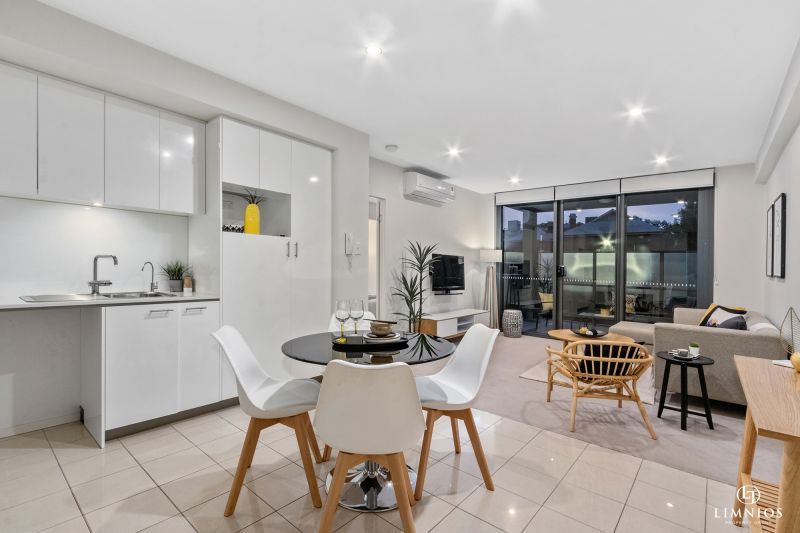 Resort Lifestyle On The City Fringe!