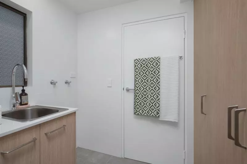 Apt 10 – Fully renovated north-facing 1-bed