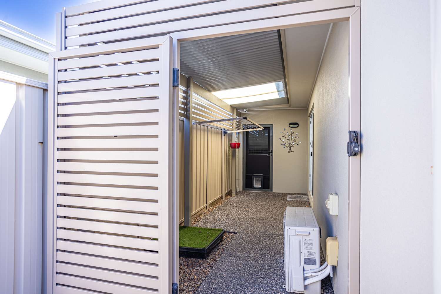 Palm Lake Resort Fern Bay -Special touches in ideal location