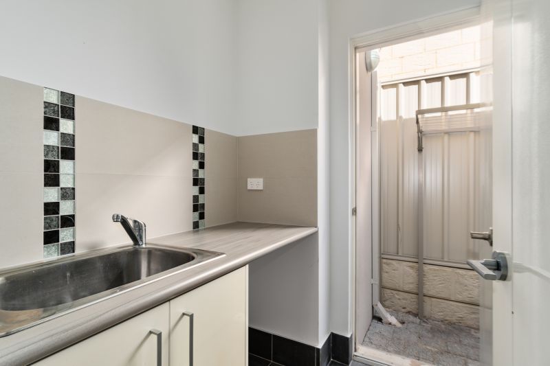 Ticking All Boxes: Location, Modern, Spacious & NO STRATA