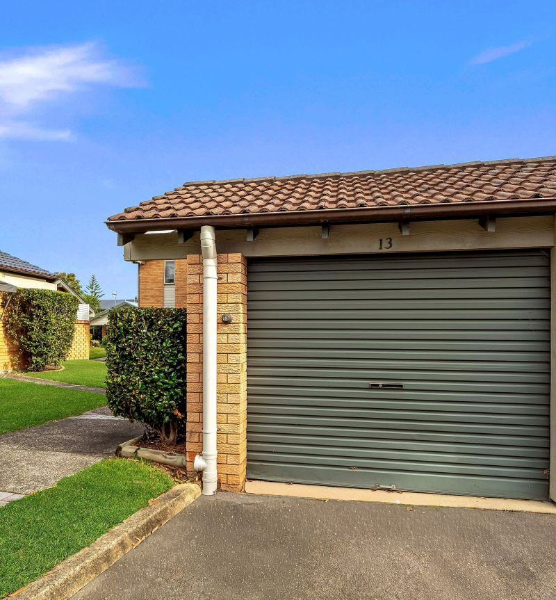 Secure Parking, Low Maintenance Unit Ground Floor Living with Modern Finishes!