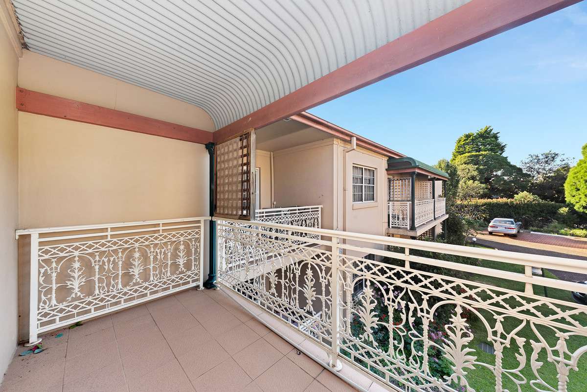 PREMIER,  SPACIOUS ONE BEDROOM APARTMENT