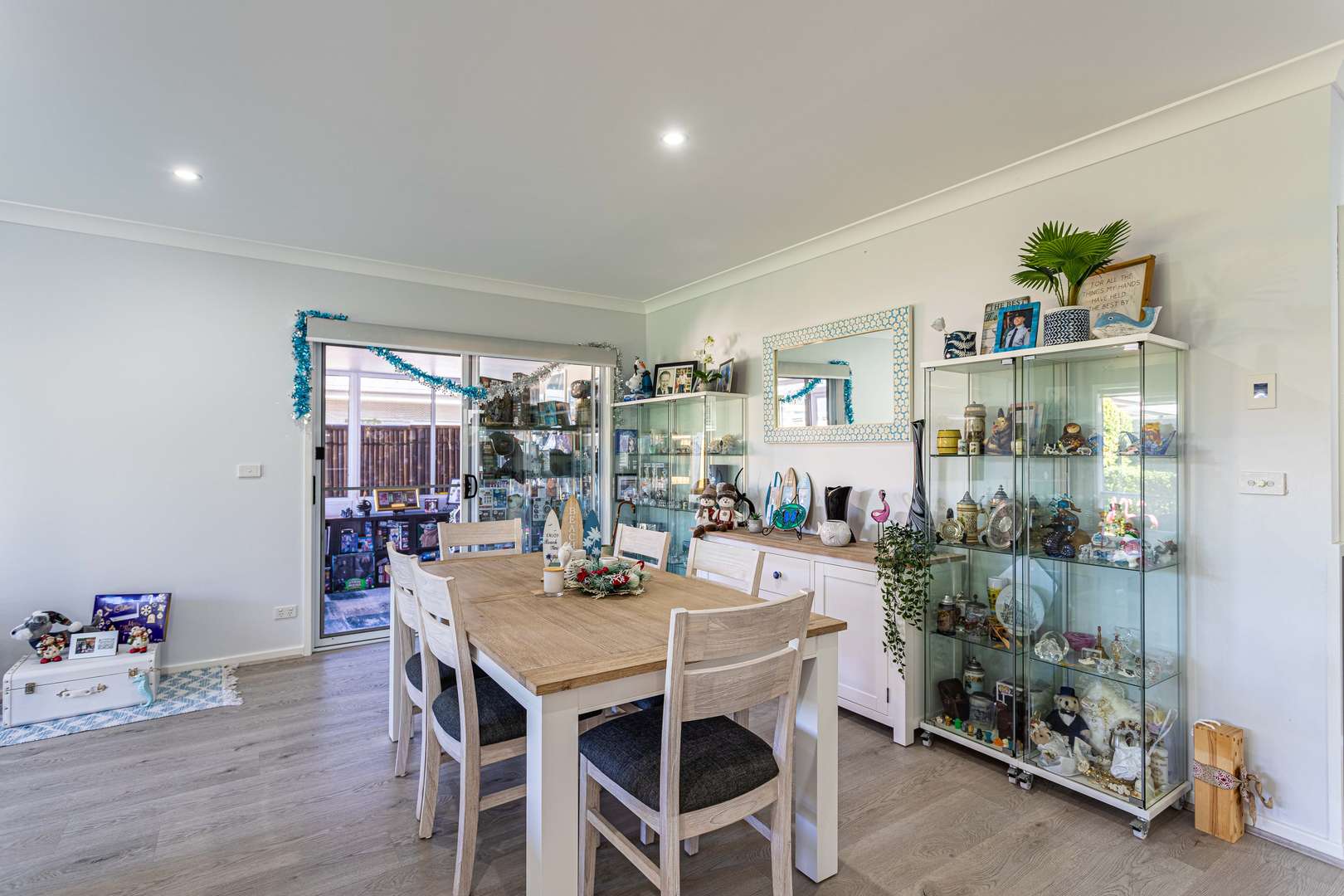 Palm Lake Resort Fern Bay- Close to amenities