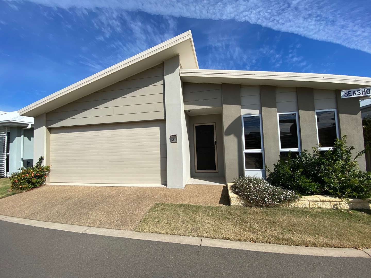 Hibiscus Design - Spacious and Modern