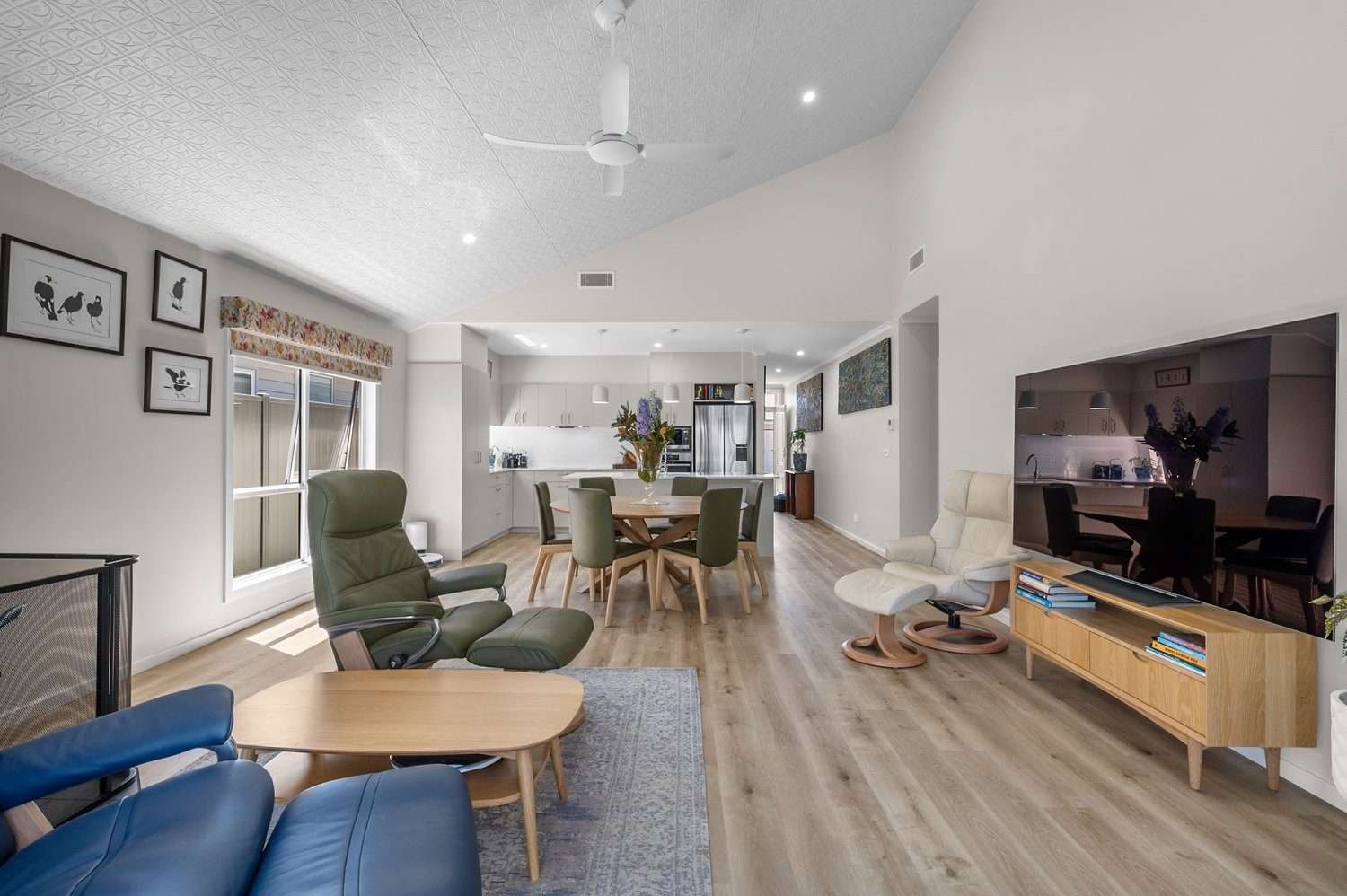 Elegant Home, Premium Extras